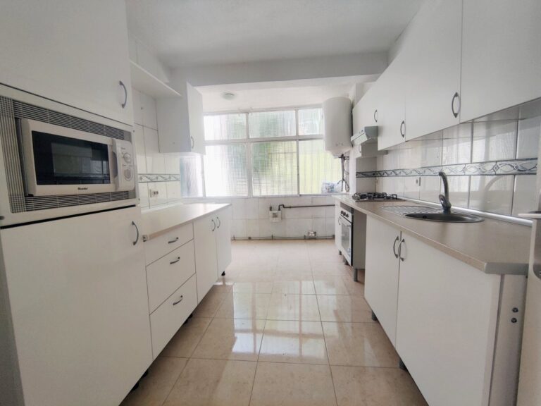 Cocina amueblada del piso en alquiler en Los Ángeles, Villaverde